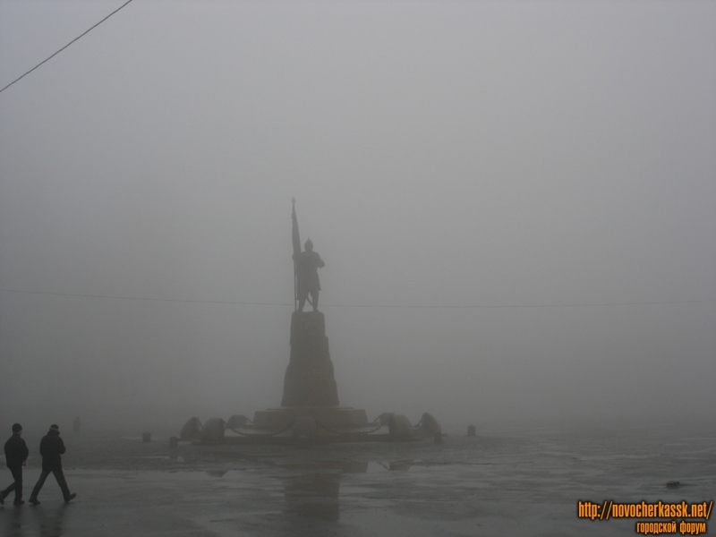 Новочеркасск: Памятник Ермаку в тумане