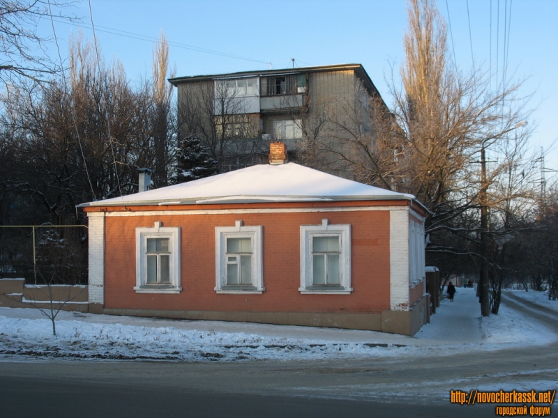 Новочеркасск: Дом художника Крылова, угол Буденновской и Крылова