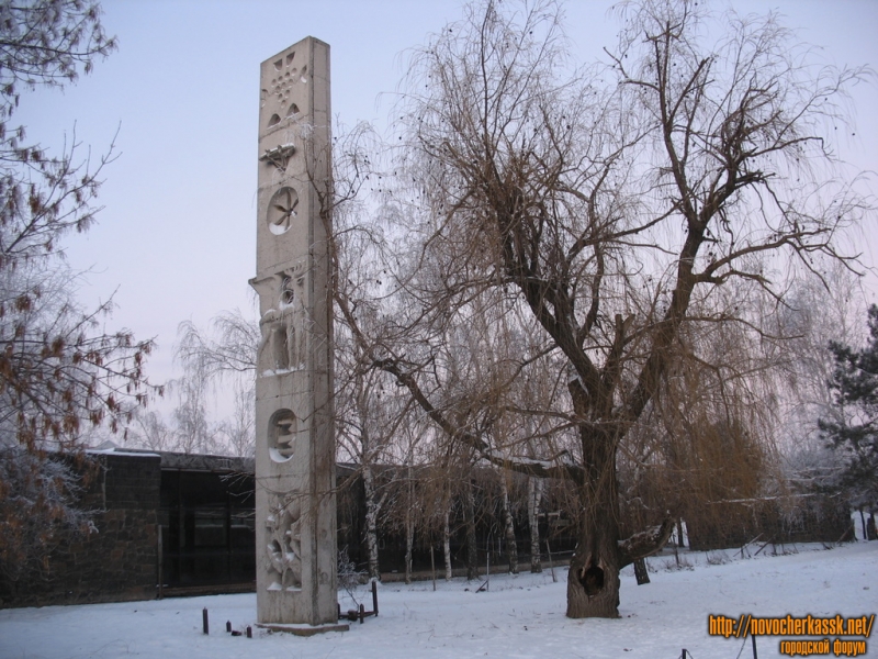 Новочеркасск: Стелла около бывшего ресторана Сармат, Баклановский проспект