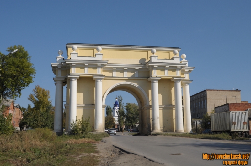 Новочеркасск: Западная триумфальная арка, Платовский проспект