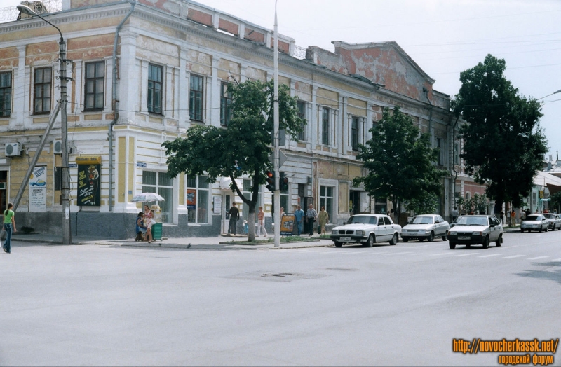 Новочеркасск: Московская / Комитетская. Бывший кинотеатр Победа. 25 августа 2004 года