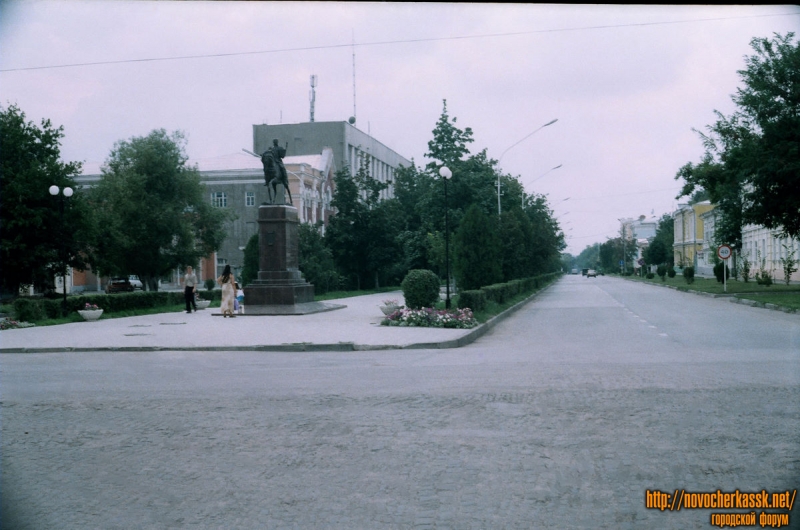 Новочеркасск: Пр. Платовский. Вид от пл. Ермака. 25 августа 2004 г.