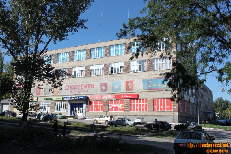 Новочеркасск: Угол Народной и Крылова. Торговый центр Фея