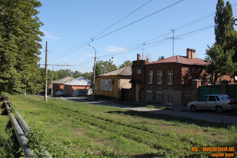 Новочеркасск: Улица Крылова, дома 18-26