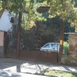 Ворота улицы Кривопустенко, 1