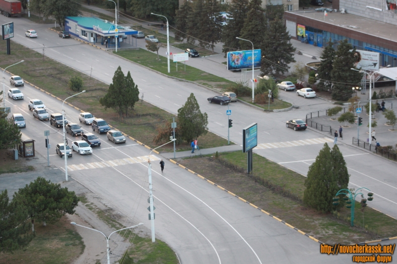 Новочеркасск: Пешеходный переход через проспект Баклановский в районе Юбилейной площади