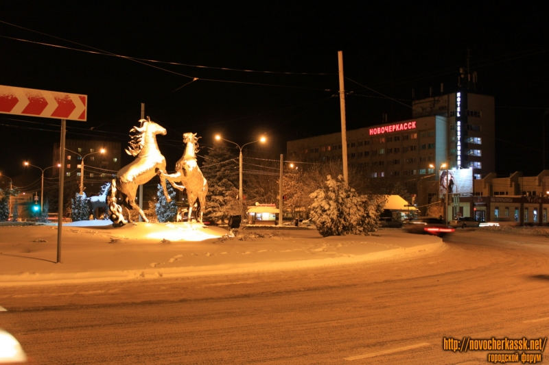Новочеркасск: Площадь Юбилейная ночью
