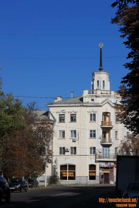 Новочеркасск: Дом со шпилем на углу Кривопустенко и Московской