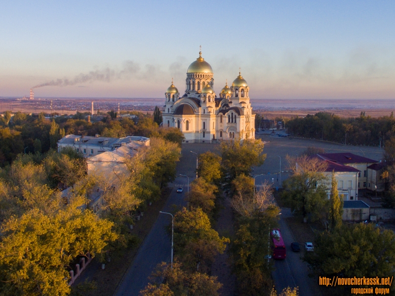 Новочеркасск: Вид на собор с проспекта Ермака