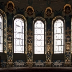 Окна под куполом собора