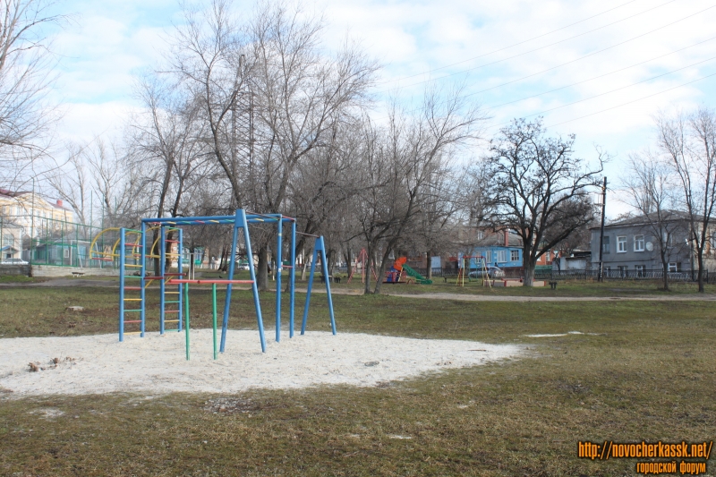 Новочеркасск: Спортивная и детская площадка на площади Кирова