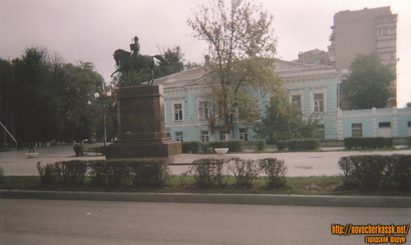Новочеркасск: Памятник Платову возле Соборной площади
