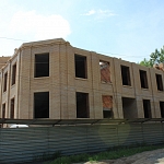 Строительство художественной мастерской на углу Фрунзе и Школьного переулка