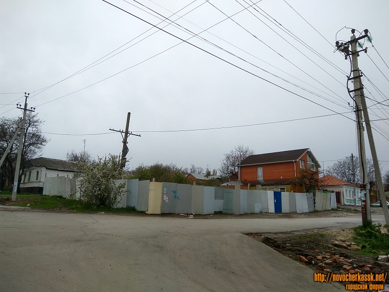 Новочеркасск: Стройка на углу Щорса и Ларина