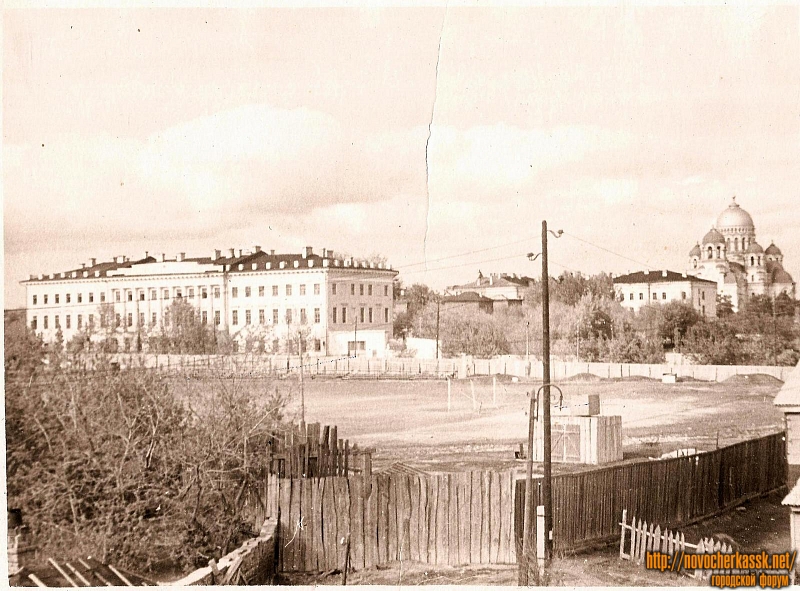 Новочеркасск: Вид на стадион и улицу Атаманскую со стороны кургана в Александровском парке
