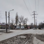 Перекрёсток Александровской и ул. Богдана Хмельницкого. Справа видно фундамент демонтированного ларька