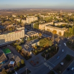 Вид на гостиницу «Новочеркасск», площадь перед ней и на часть города севернее Баклановского проспекта